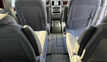 2010 Chrysler Town & Country Touring Minivan full